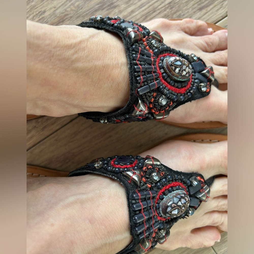 Vaneli Sandals sz 7.5 Black /Red